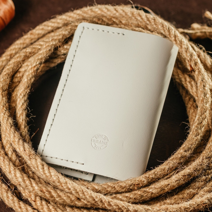 Паспортниця UA Біла шкіряна з тисненням, модна обкладинка на паспорт, практичний чохол зі шкіриMasterSem Київ - фото 2