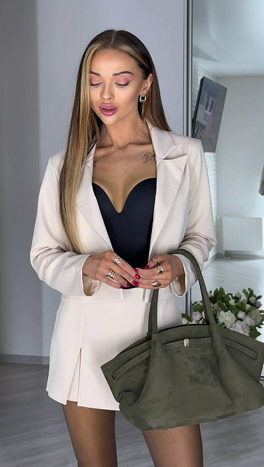 Женский базовый костюм двойка: жакет и юбка-шорты костюмная ткань Беж, 42/44 Одесса - изображение 8