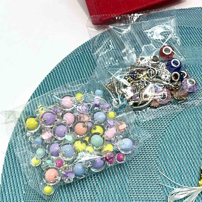 Набір для творчості прикраси дзеркальце набір намистин та підвісок основи для браслетів та намиста пінцет у валізі Червоний Чернигов - изображение 6