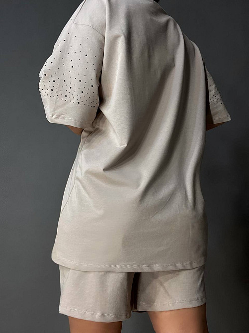 Костюм жіночий Aidin 11-3 оверсайз футболка з шортами з камінцями бежевий, бежевий, one size Київ - фото 13