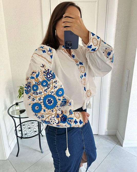 Женская современная вышиванка с голубо-желтой вышивкой и кисточками 80% хлопок, 20% полиэстер 44 Одесса - изображение 5