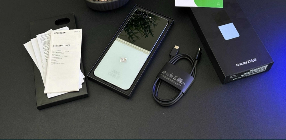 NEW Samsung Galaxy Z Plip5 8/512Gb Mint. Гарантия Trade in Киев - изображение 1