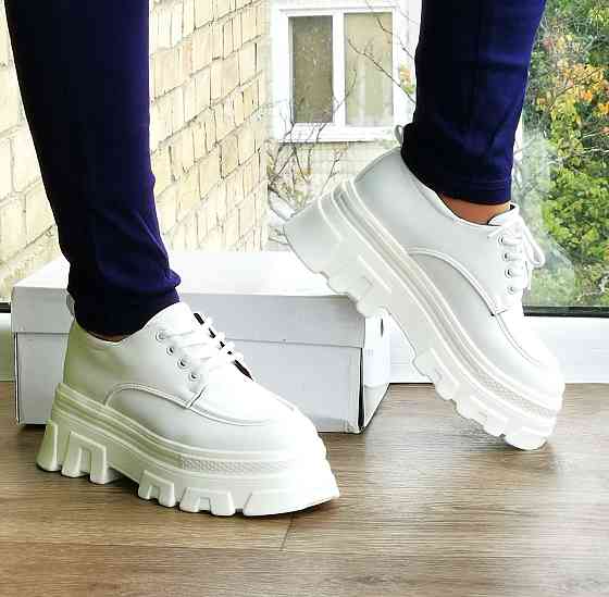 Жіночі Білі Туфлі Кросівки на Танкетці Сліпони Шкіряні Мокасини (розміри: 36,37,38,39,40,41) — 7-21 Дніпро