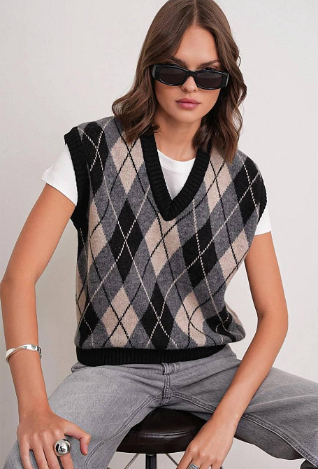 Женский теплый оверсайз жилет с геометрическим орнаментом Одесса - изображение 2