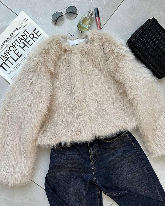 Женская укороченная оверсайз шуба без воротника искусственный мех Бежевий Одесса - изображение 4