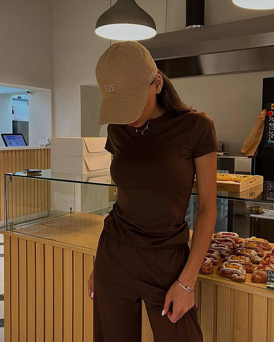 Жіночий базовий прогулянковий костюм-двійка: футболка та штани турецька віскоза Шоколад Одеса - фото 4