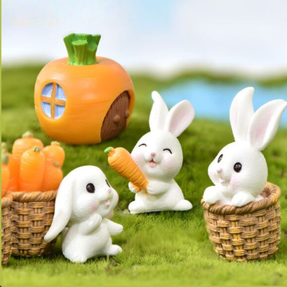 Набор миниатюрных зайчиков Морковный домик. 7 фигурок Одесса