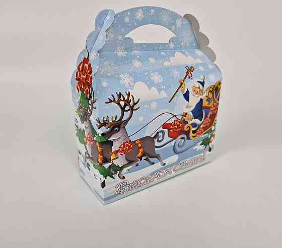 Новорічна подарункова картонна упаковка для цукерок (800 грм-1000 грм) No205н "Дід Мороз на санях" (1 шт.) Харків