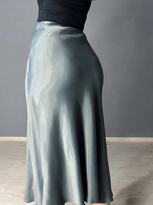 Спідниця жіноча Mix Ray 4093 на резинці атласний шовк косий крій середня довжина сіра, сірий, M Київ - фото 8