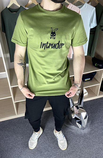 Чоловіча футболка Intruder Bunny бавовна c лого та написом класична однотонна Туреччина олива Одеса - фото 2