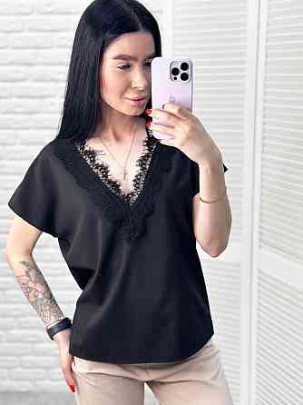 Жіноча блузка з вирізом та мереживом "Brenda" оптом | Батал Чорний, 50-52 Київ