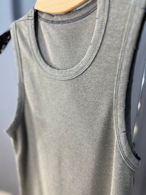 Майка женская A-N 2330 базовая вареная в мелкий рубчик с порезами one size хаки, хаки, one size Киев - изображение 6