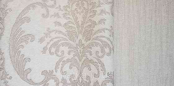 Обои виниловые на флизелине AdaWall Seyyah 1.06х10 завитки вензеля крупные структурные серебро беж на молочном Киев