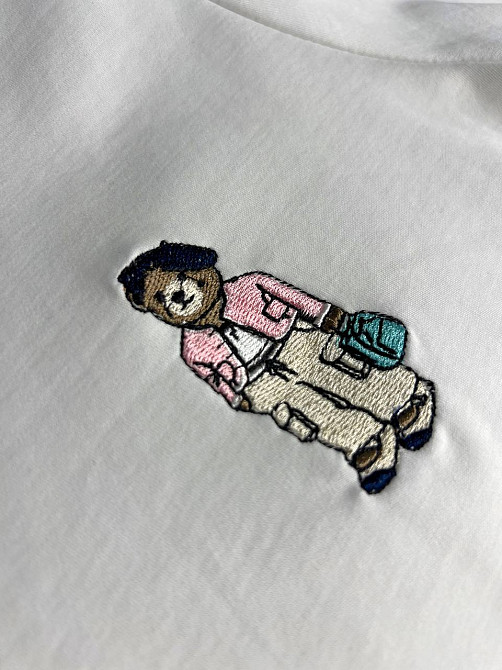 Футболка жіноча A-N 26001 базова однотонна з невеликою вишивкою ведмедик попереду середня довжина one size, білий, one size Київ - фото 3