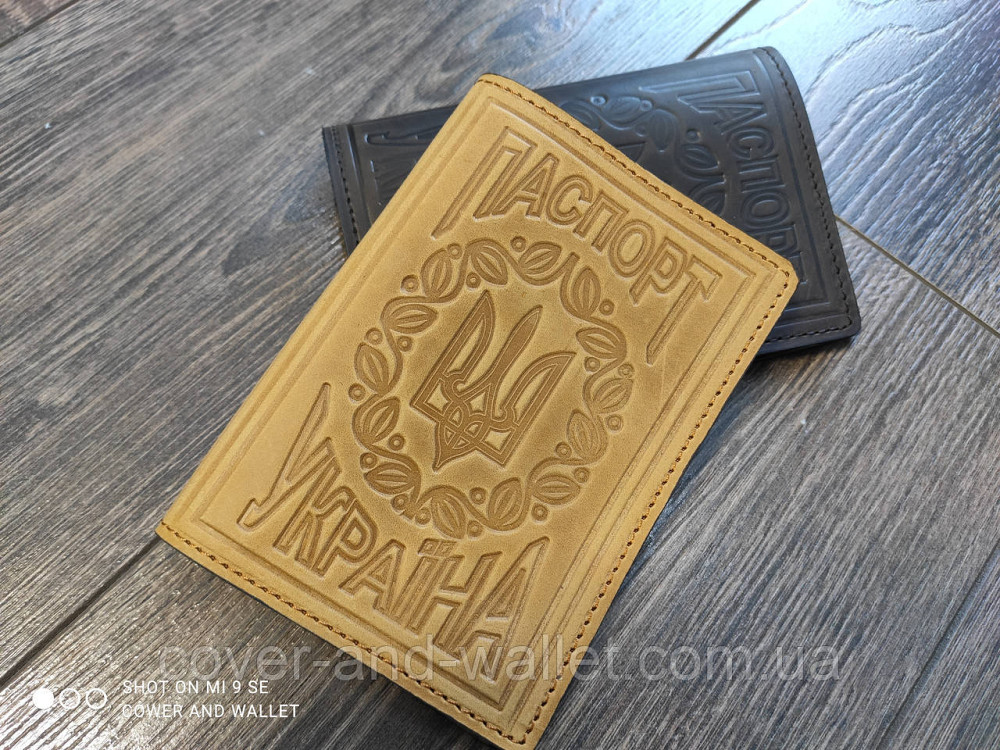 Шкіряна обкладинка на паспорт ручної роботи жовтого кольору Puos Київ - фото 2