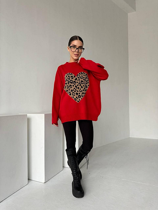 Жіночий стильний светр оверсайз із сердечками Червоний Одеса - фото 1