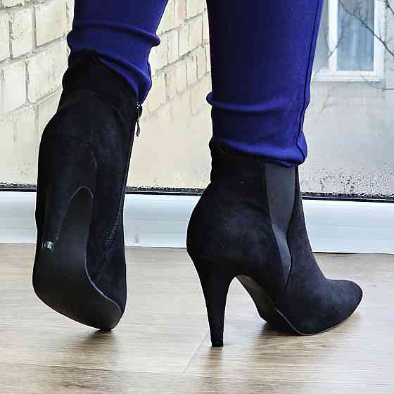 Жіночі Черевики Чорні на Каблуці Замшеві Модельні Ботильйони (розміри: 36,37,38,40) — 60-2 Дніпро