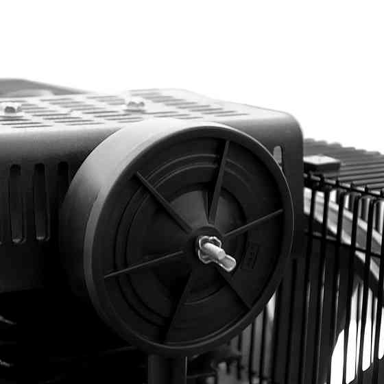 Sigma Компрессор двухцилиндровый ременной (II) 2.5кВт 335л/мин 10бар 50л (2 крана) SIGMA (70441 Коломия