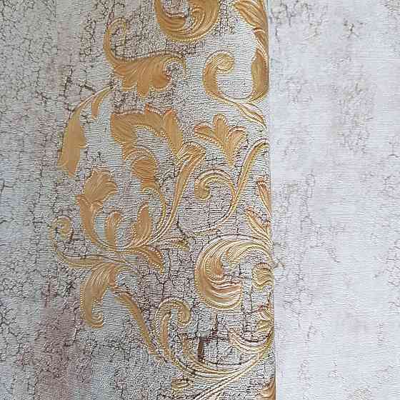 Обои метровые винил на флизелине Decowall Retro вензеля золотом крупные структурные на голубом под старину Киев