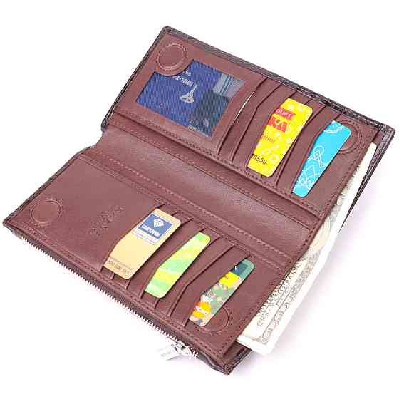 Лакированное вертикальное мужское портмоне из натуральной кожи с тиснением под крокодила KARYA 21424 Киев