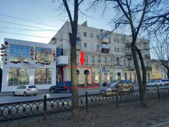 Оренда магазина на червоній лінії з окремим входом Яворницького 105. Червона лінія, окремий вхід, вікно на червону лінію. Дніпро