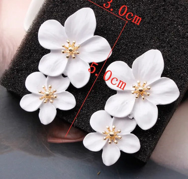 Сережки стильні білі Київ - фото 1