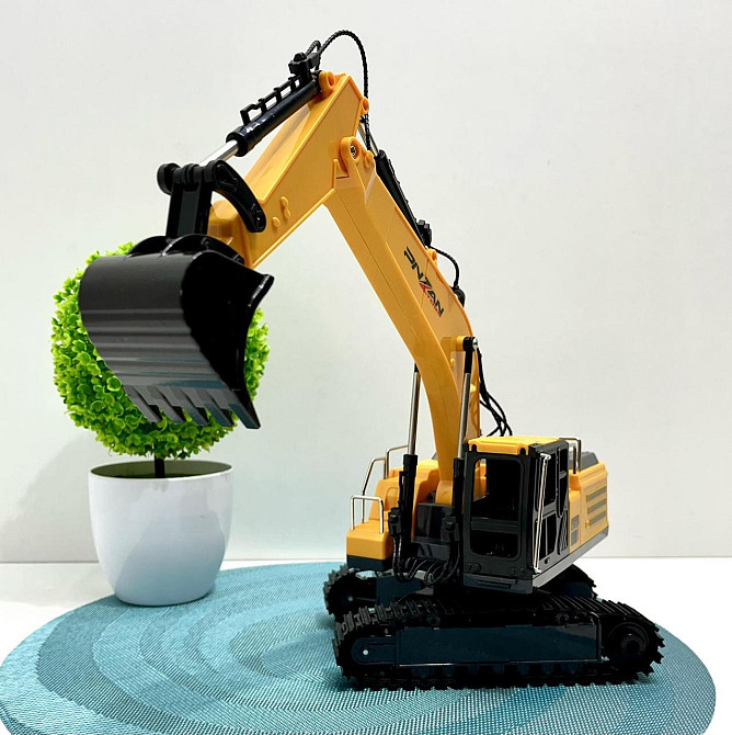 Екскаватор на радіокеруванні на акумуляторі холодний пар-дим рухомий ківш USB зарядне світло Жовто-чорний (9035E) Чернігів - фото 9