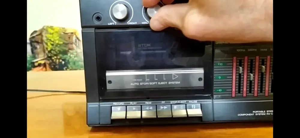 Найкращий подарунок на Новий рік - портативний Panasonic RX-C36F Буча - фото 7