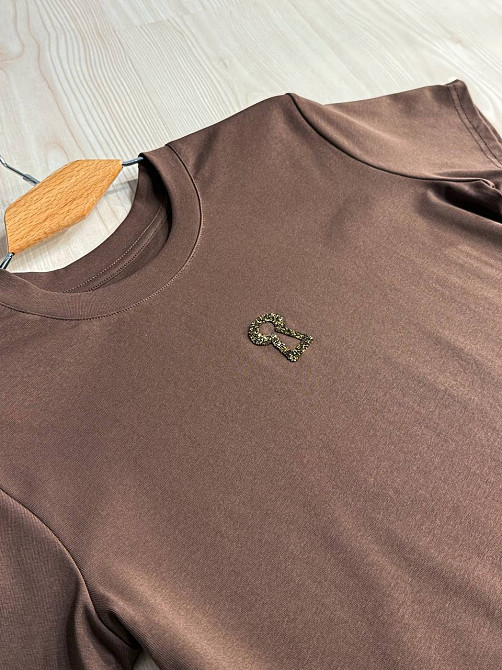 Футболка жіноча A-N 911-21 з аплікацією камінців силует замка базова one size, коричневий, one size Київ - фото 2