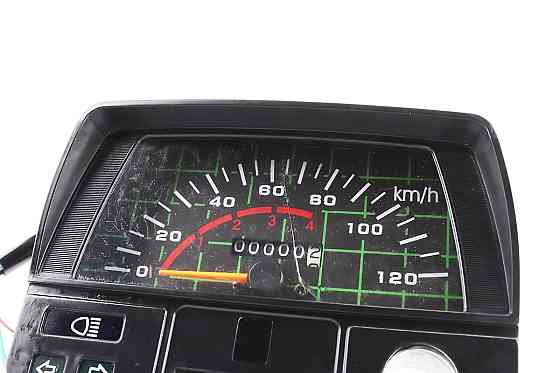 УЦІНКА Спідометр у зборі "квадрат" 120 км/год ( тріщина на склі, см,фото) Киев