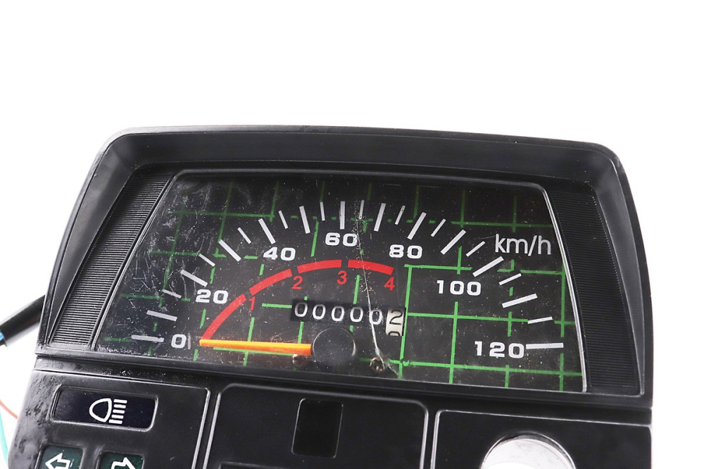 УЦІНКА Спідометр у зборі "квадрат" 120 км/год ( тріщина на склі, см,фото) Київ - фото 2