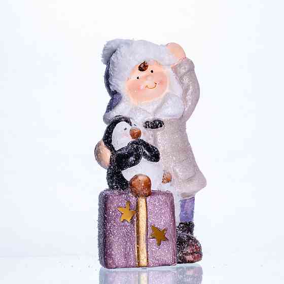 Новорічна фігурка з підсвіткою Дівчинка з пінгвіном із фарфору 9×10×19 (см) новорічний декор для дому, квартири на подарунок CR-5-6 Коломыя