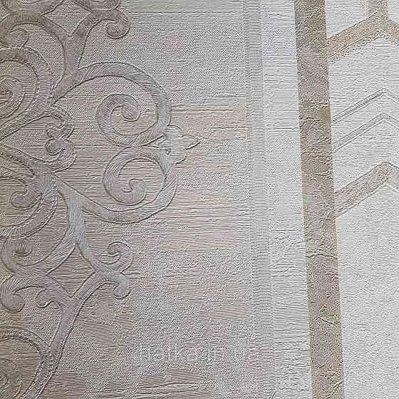 Шпалери метрові вінілові на флізелін 24 Carati Cristiana Masi вензель великий структурний сріблом на молочному Київ