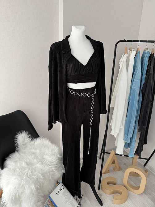 Женский легкий базовый костюм тройка: рубашка топ и штаны плиссе 48/50, Черный Одесса - изображение 2