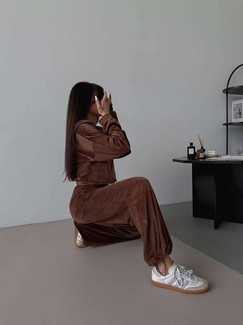 Жіночий м'який прогулянковий костюм-двійка: кофта та штани з велюру Шоколадний, 46/48 Одеса - фото 4