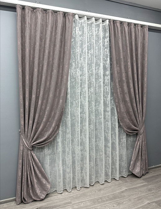 Комплект штор VR-Textil Жаккард Мрамор 150х270 2шт и Тюль 400х270 1210ш-1400т Серо-пудровый с белым 71-007/3 Киев - изображение 2