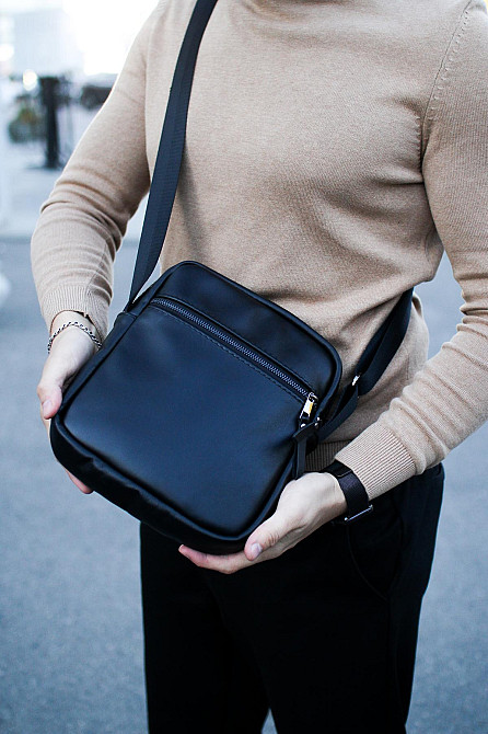 Сумка-мессенджер із натуральної гладкої шкіри, сумка через плече чоловіча (Чорна) Суми - фото 1