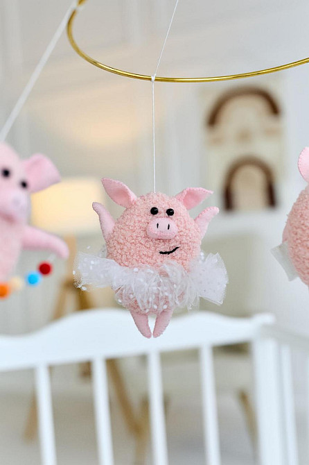 Дитячий музичний мобіль на ліжечко для немовлят WoollyFox "Веселі свинки" на 35 мелодій Київ - фото 6