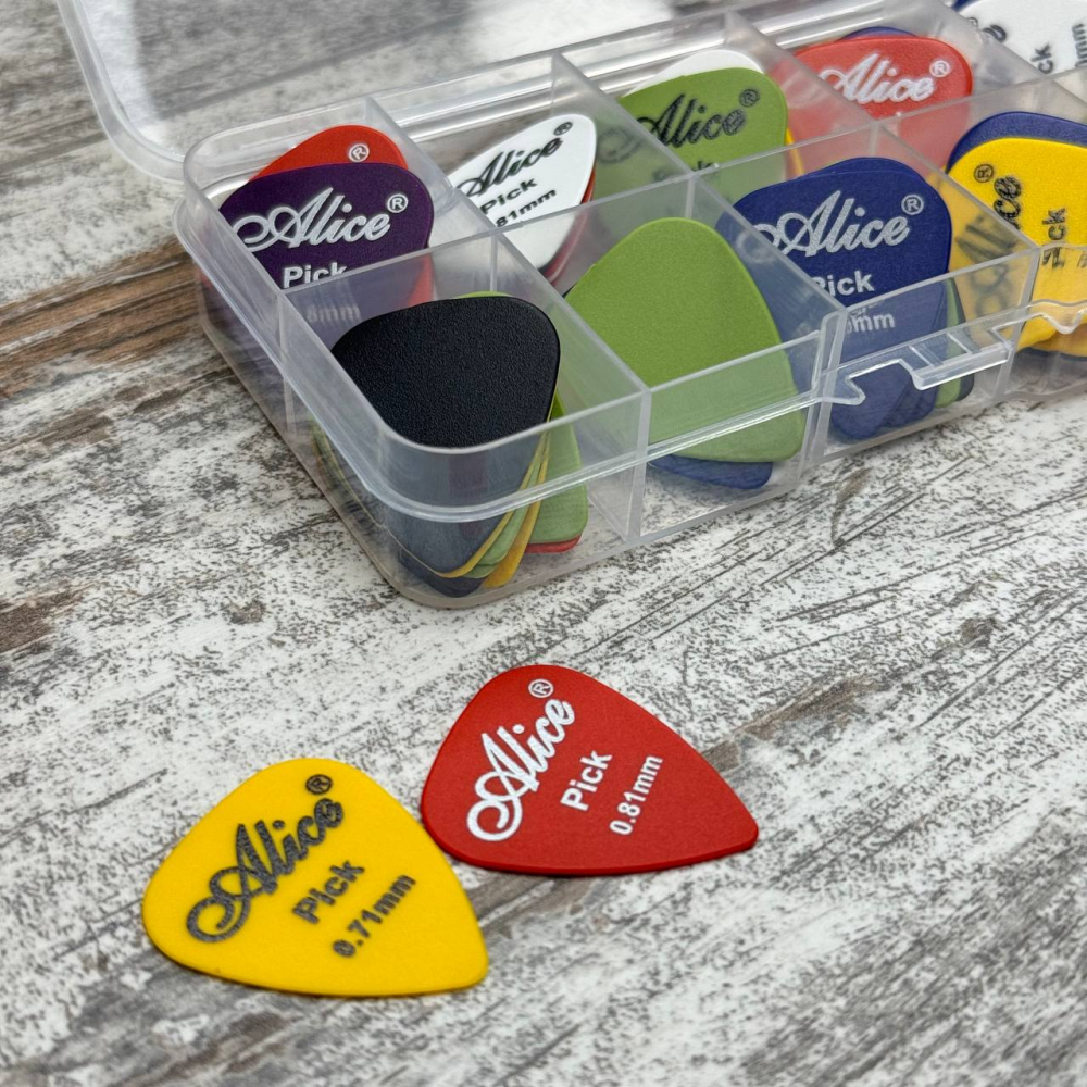 Універсальний комплект медіаторів для гітаристів Alice 60шт нейлон 0.58-1.5мм в кейсі Київ - фото 4