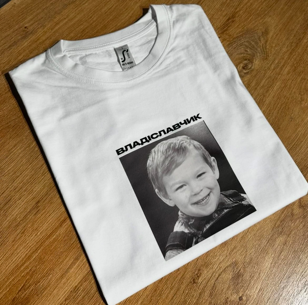 Футболка подарунок з дитячим фото та іменем Чернівці - фото 1