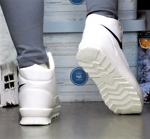 Зимові жіночі Кросівки на Меху Білі Найки Снікерси в стилі N!ke Дутики (розміри: 36,37,38,39,40,41) Дніпро - фото 10