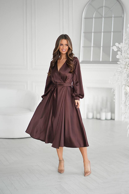 Женское платье на запах из атласа Одесса - изображение 3