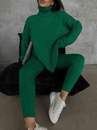 Женский прогулочный оверсайз костюм: свитер в рубчик оверсайз и лосины с эффектом утяжки вязка Зеленый Одесса