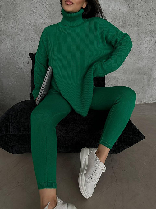 Женский прогулочный оверсайз костюм: свитер в рубчик оверсайз и лосины с эффектом утяжки вязка Зеленый Одесса - изображение 5