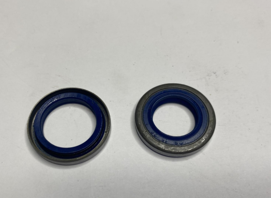 Сальники колінвалу (пара) бензопили Hus 365 Мукачево