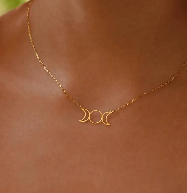 Ожерелье Тройная Луна – золотистая цепочка с символом Богини Киев - изображение 2