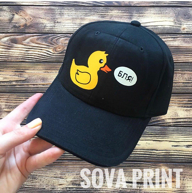 Чорна кепка з малюнком Чернівці - фото 1