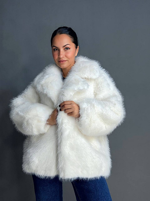 Шуба жіноча Fancy Matinee 5902 оверсайз з кишенями біла, білий, M Київ - фото 5
