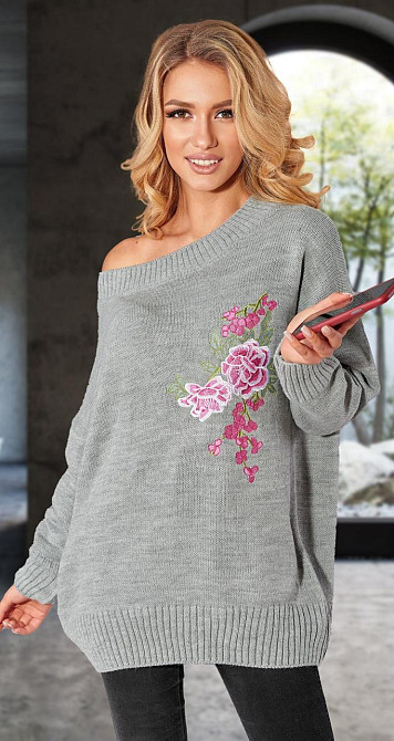 Свитер с красивой вышивкой (42-46) Киев - изображение 1