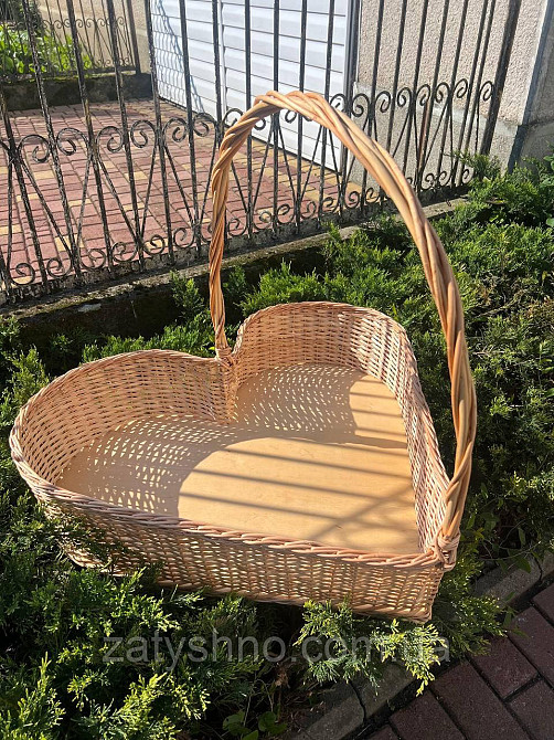 Кошик плетений для квітів у формі серця Київ - фото 2